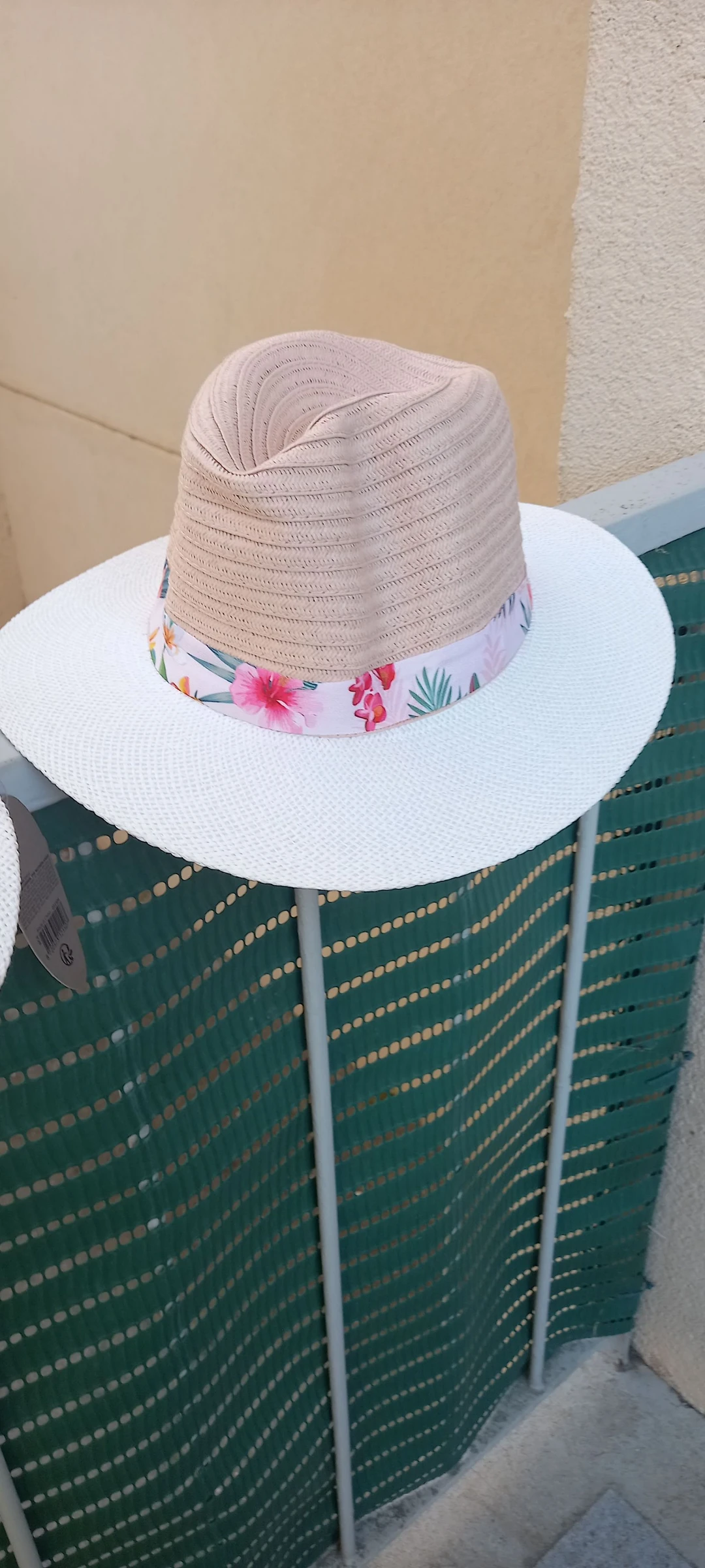 Hat of your choice – photo 5